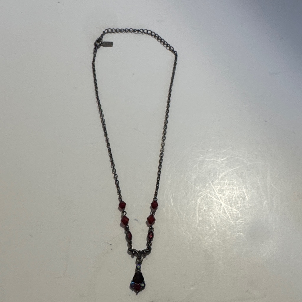 Vintage 1928 Brand Elegant Red And Black Necklace 17$